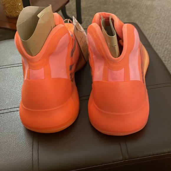 2023
Yeezy Quantum 'Hi-Res Orange Men's size 5 brand new - never worn - Picture 4 of 8